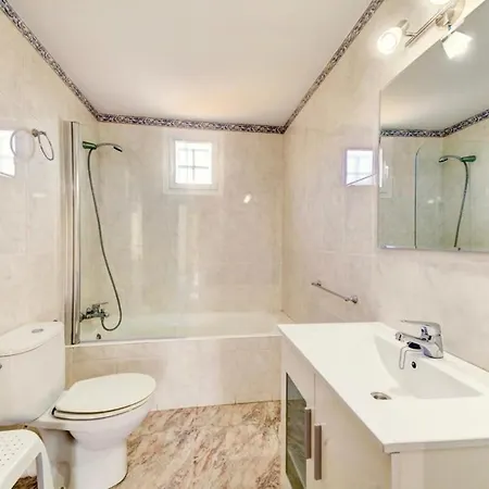 Casa Aria -spacious Steps Away From *